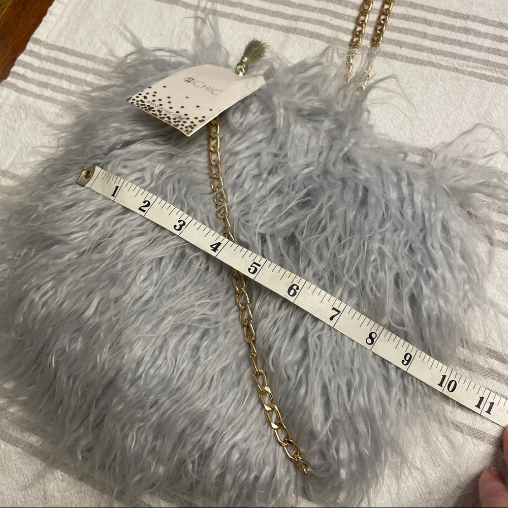 Winter Chic Silver Faux Fur Crossbody Gold Chain Purse NWT Disco 90s - Picture 6 of 8